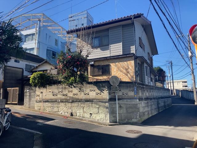木造２階建て家屋解体工事(東京都西東京市柳沢)　工事前の様子です。